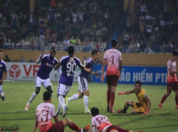 Hùng Dũng nổ súng trong ngày vắng Quang Hải