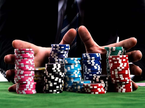 Cách chơi poker - Luật chơi bài Poker cơ bản cho người mới