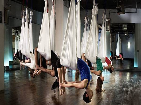 Yoga bay là gì? Những lợi ích của bài tập yoga bay
