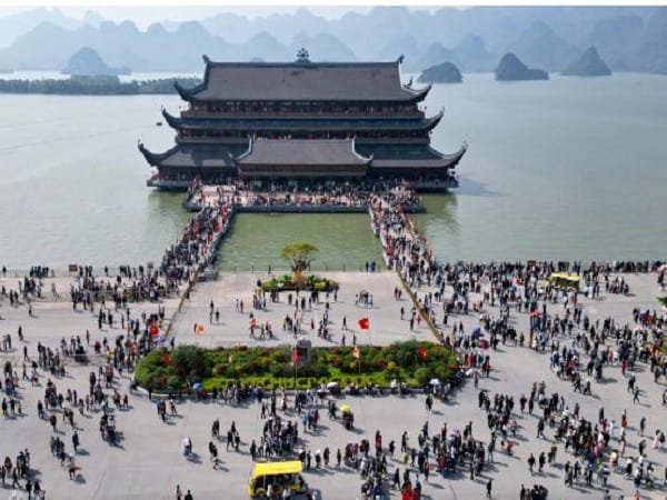 Chùa Tam Chúc - Ngôi chùa lớn nhất thế giới