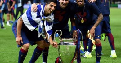 Cú ăn ba của Barca gồm những danh hiệu nào?