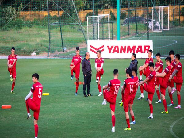 Tại sao cần khởi động trước khi đá bóng?
