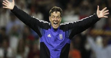 HLV lớn tuổi nhất tại World Cup