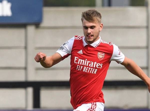 Tin Arsenal 23/9: Tiền đạo Billy Vigar hôn mê sau chấn thương não