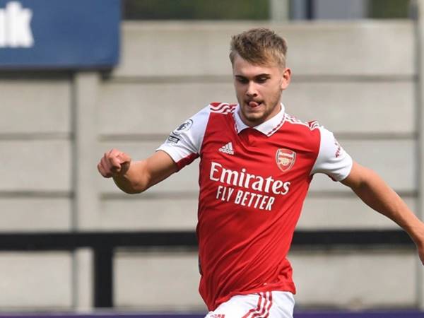Tin Arsenal 23/9: Tiền đạo Billy Vigar hôn mê sau chấn thương não