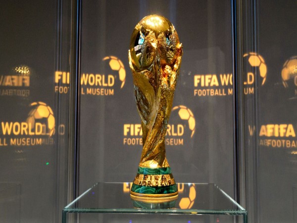 Cúp World Cup: Cup vàng World Cup nặng bao nhiêu kg?