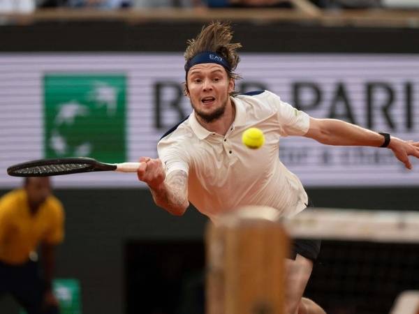 Bublik hồi sinh mạnh mẽ và giành chiến thắng đầy thuyết phục