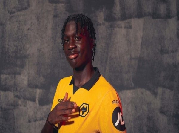 Chuyển nhượng: Liverpool và Man Utd đại chiến vì Mateus Mane